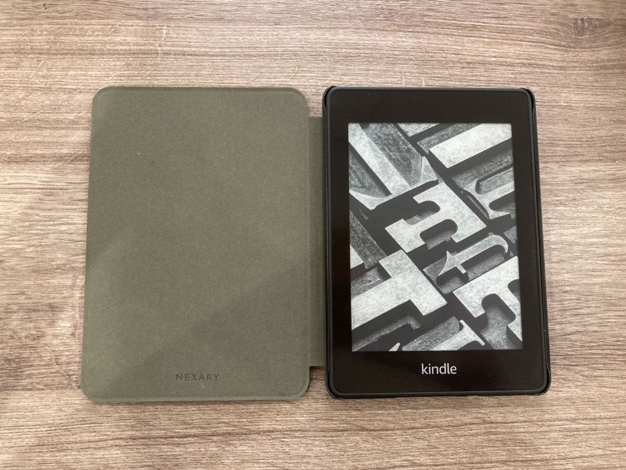 【世界最小？】『Kindle Paperwhite』レビュー【持ち運べる本棚】